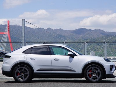 PORSCHE MACAN - 5