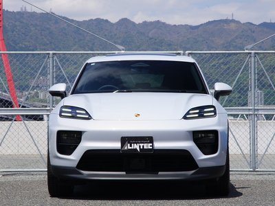 PORSCHE MACAN - 3