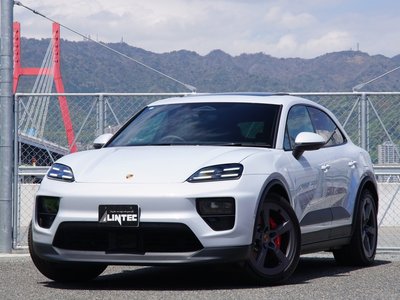 PORSCHE MACAN - 1