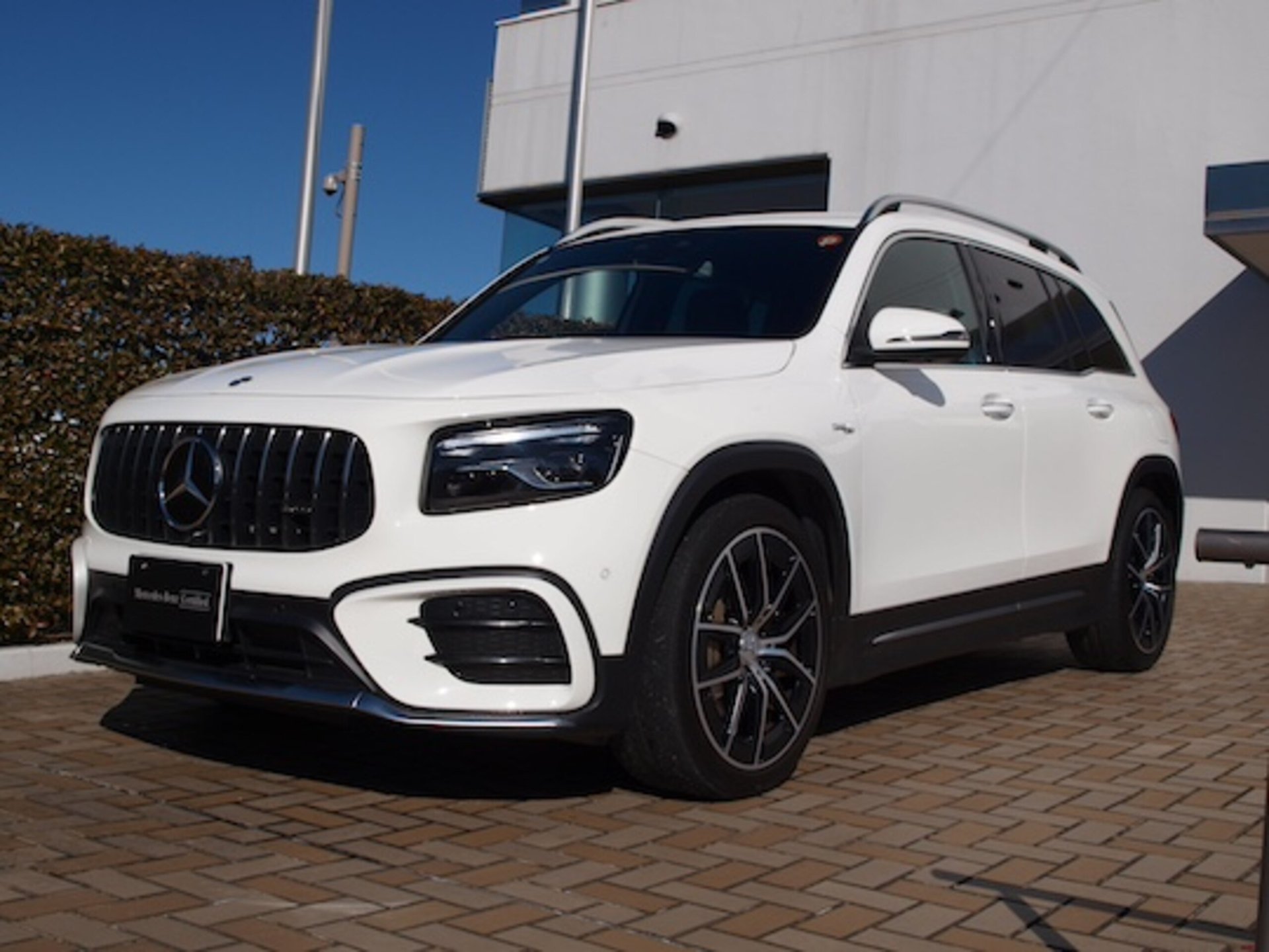 MERCEDES-BENZ GLB AMG - View 1