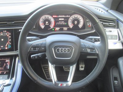 AUDI Q8 - 7