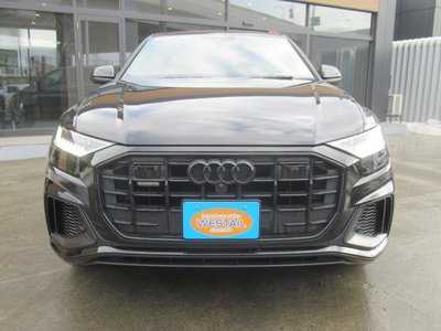 AUDI Q8 - 4