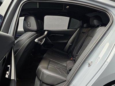 2025 BMW 5 SERIES 缩略图 18