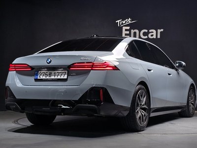 2025 BMW 5 SERIES — фото 4
