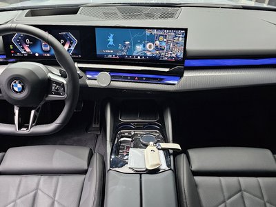 2025 BMW 5 SERIES — фото 5