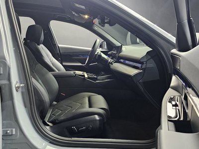 2025 BMW 5 SERIES 缩略图 16