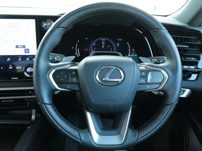 صورة مصغرة 48 لـ 2023 Lexus RX