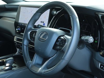 صورة مصغرة 35 لـ 2023 Lexus RX