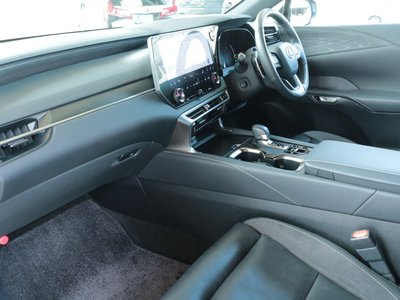 صورة 8 لـ 2023 Lexus RX