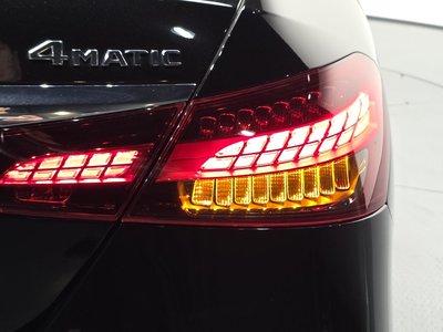 MERCEDES-BENZ E-CLASS - 10