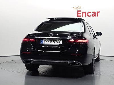 MERCEDES-BENZ E-CLASS - 4