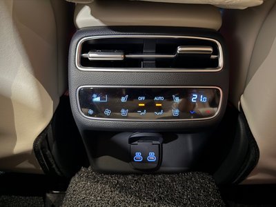 2025 Genesis GV70 thumbnail 19