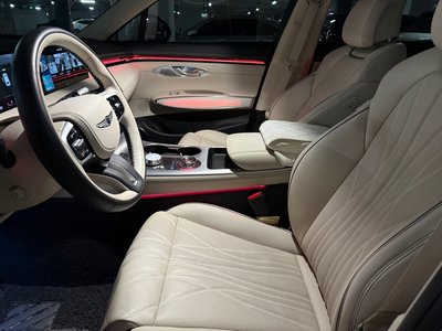 2025 Genesis GV70 photo 9