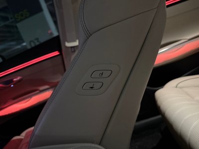 2025 Genesis GV70 thumbnail 18