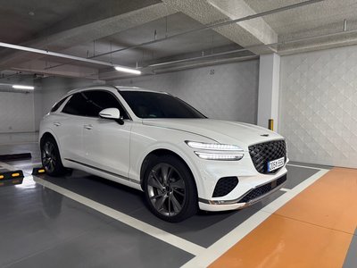 2025 Genesis GV70 photo 2