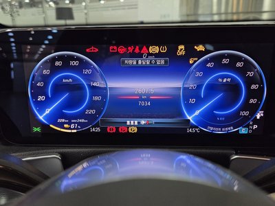 2025 Mercedes-BENZ EQB — фото 10