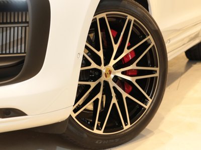 PORSCHE MACAN - 4