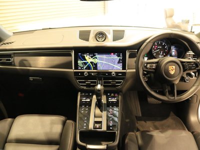 PORSCHE MACAN - 3