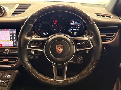 PORSCHE MACAN - 10