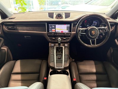 PORSCHE MACAN - 9