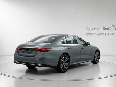 MERCEDES-BENZ E-CLASS - 5