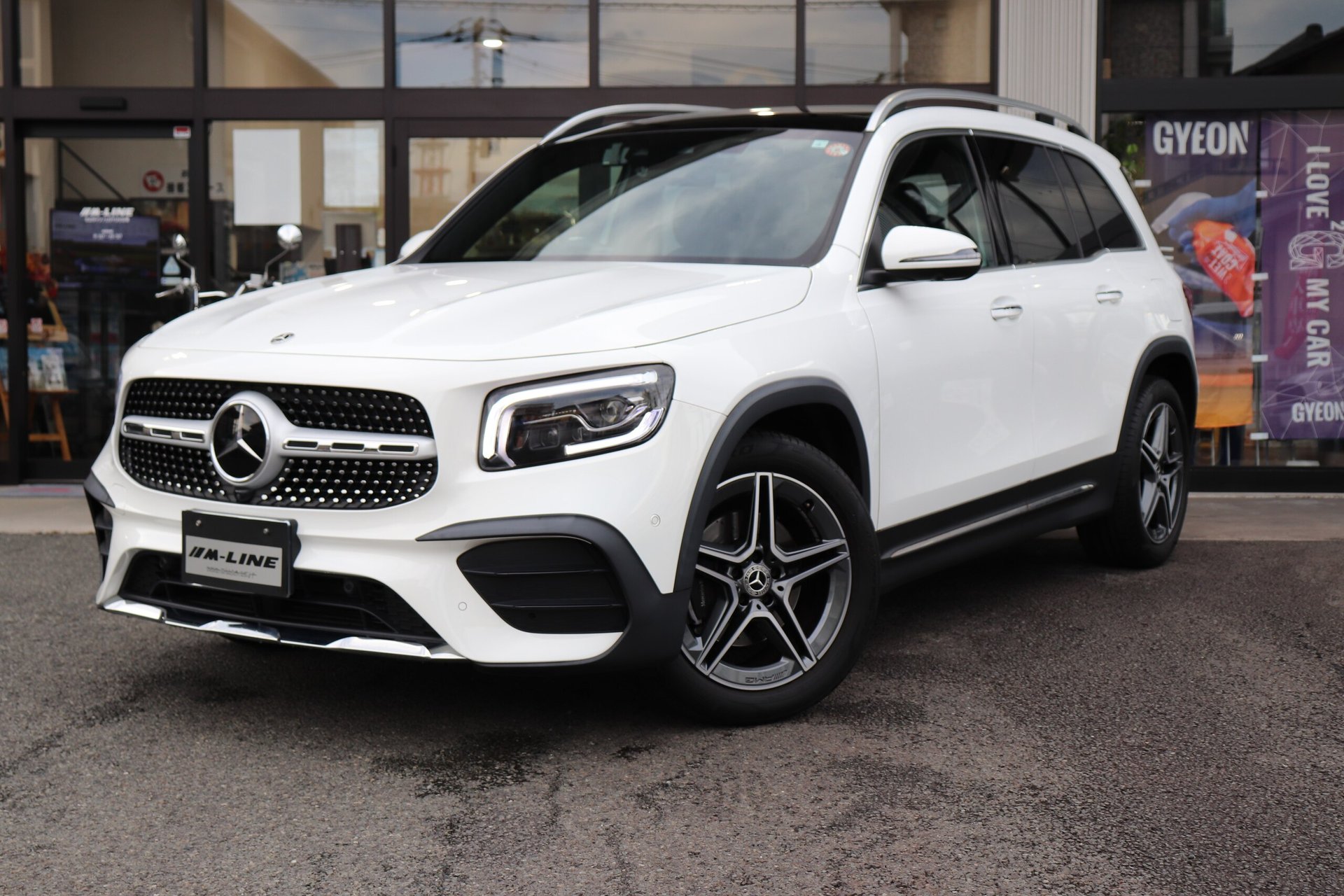 MERCEDES-BENZ GLB - View 1