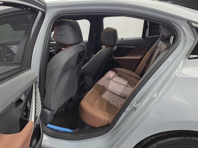 صورة مصغرة 11 لـ 2025 BMW 5 SERIES