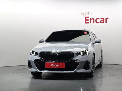2025 BMW 5 SERIES photo 2