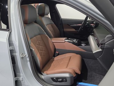 صورة مصغرة 12 لـ 2025 BMW 5 SERIES