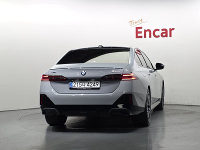2025 BMW 5 SERIES photo 4