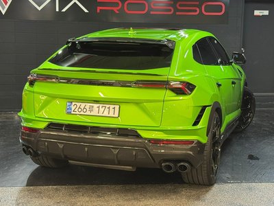 LAMBORGHINI URUS - 9