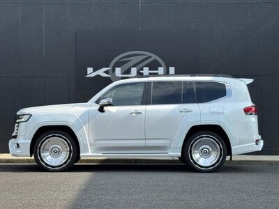 TOYOTA LAND CRUISER 300 - 6