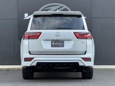 TOYOTA LAND CRUISER 300 - 8