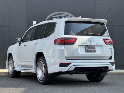 TOYOTA LAND CRUISER 300 - 7