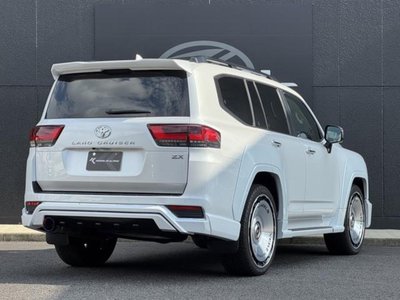 TOYOTA LAND CRUISER 300 - 9