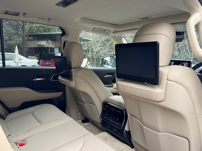 TOYOTA LAND CRUISER 300 - 8