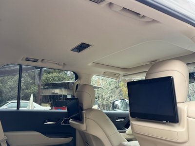 TOYOTA LAND CRUISER 300 - 7