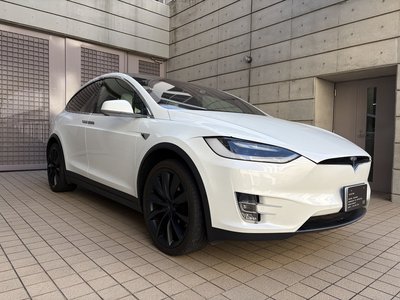 TESLA MODEL X - 8