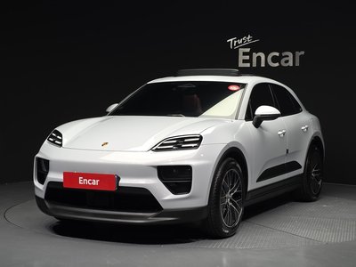 PORSCHE MACAN - 1