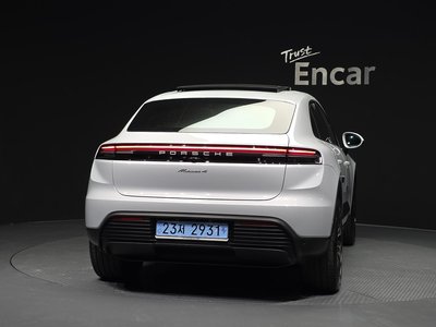 PORSCHE MACAN - 4