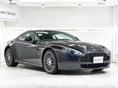 ASTON MARTIN V8 - 1