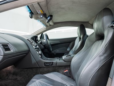 ASTON MARTIN V8 - 10