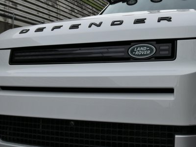 LAND ROVER DEFENDER - 10