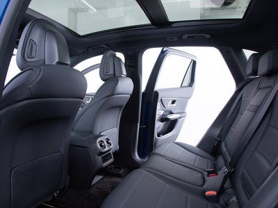 صورة مصغرة 128 لـ 2023 Mercedes-BENZ GLC