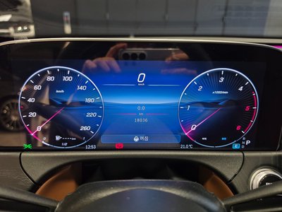 MERCEDES-BENZ E-CLASS - 8