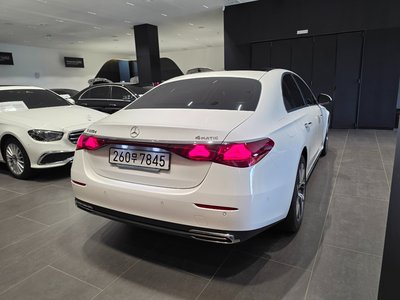 MERCEDES-BENZ E-CLASS - 4