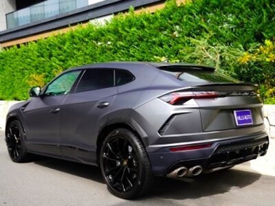 LAMBORGHINI URUS - 8