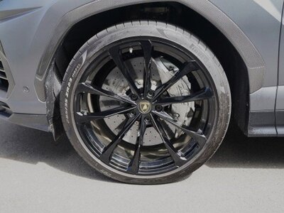 LAMBORGHINI URUS - 10