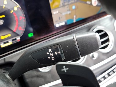 MERCEDES-BENZ E-CLASS - 9