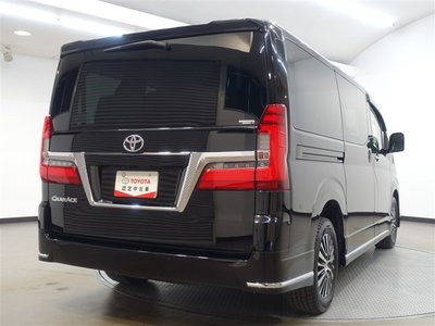 TOYOTA GRAND ACE - 8